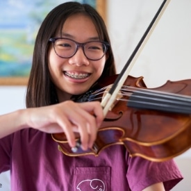 Jolene playing violin at Key to Change